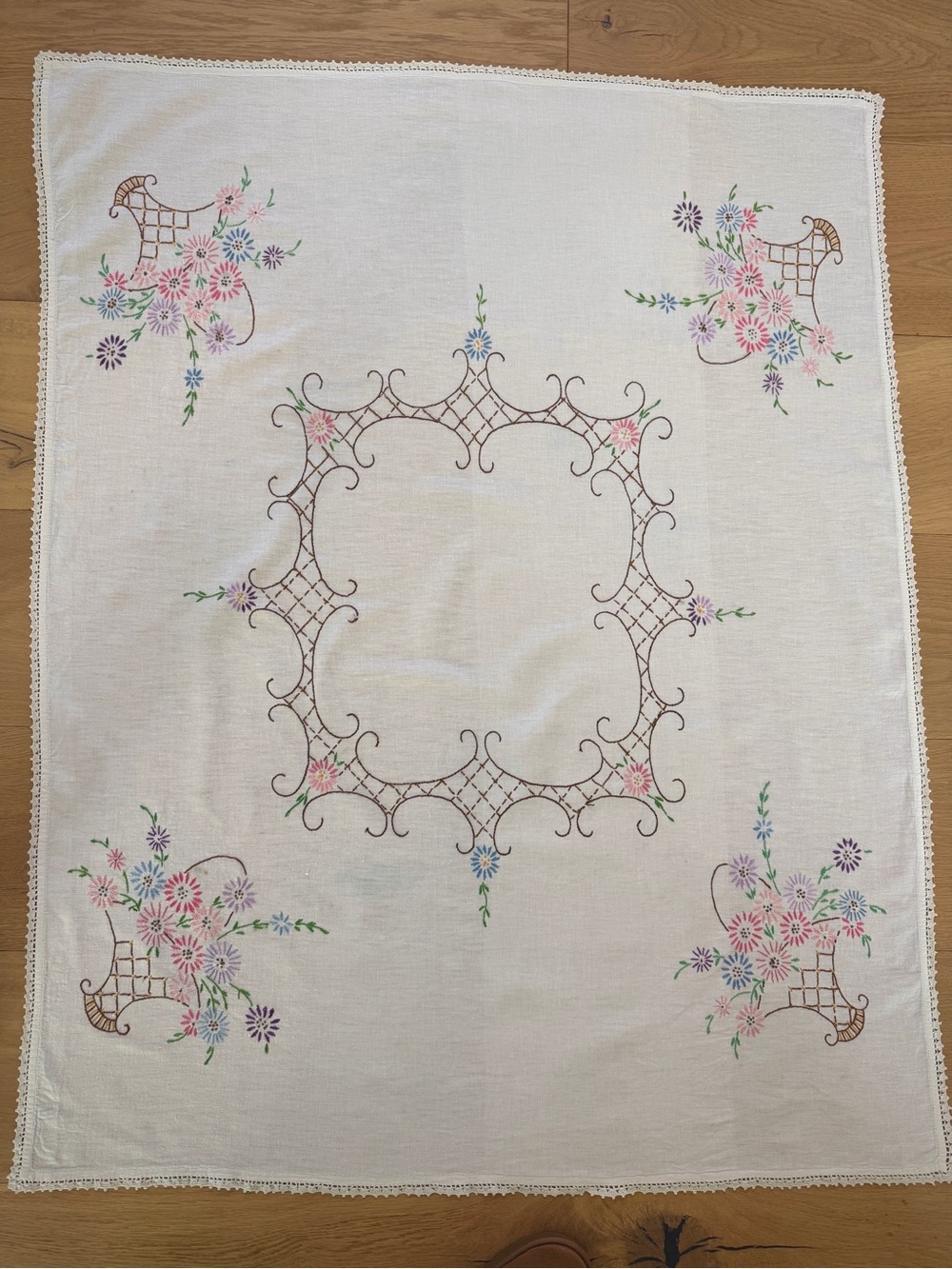 Vintage Hand Embroidered Floral Tablecloth Crochet Lace 39x50
